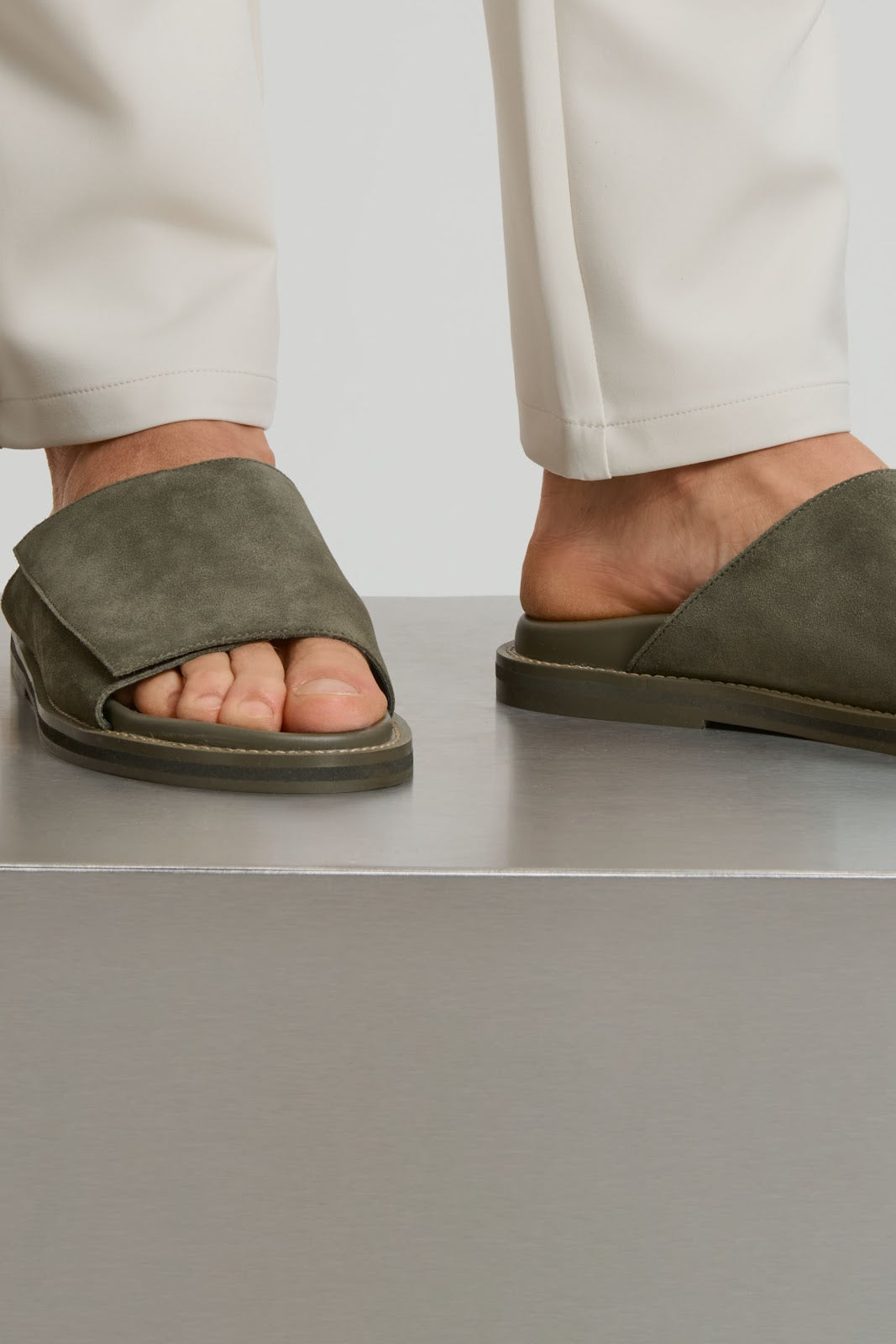 Vino Sandals Beige Clair – slides daim homme été