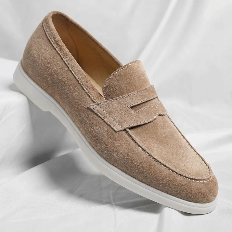 Mocassins penny daim homme – vue de face bride classique