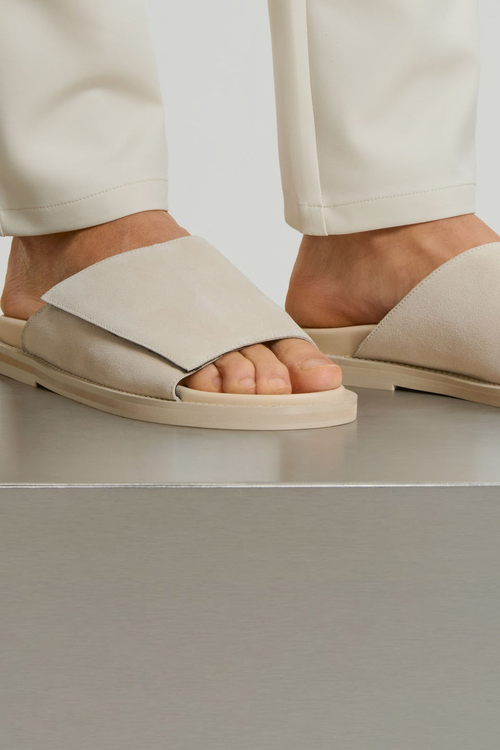 Sandales daim homme – lifestyle méditerranéen plage