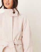 Trench-coat Long Femme à Col Cheminée – Élégance Grège & Coupe Habillée