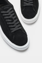 Chaussures homme daim noir style moderne et minimaliste