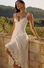 Robe blanche broderie anglaise femme – vue latérale