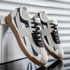 Hensen Retro Sneakers – vue trois-quarts lifestyle urbain