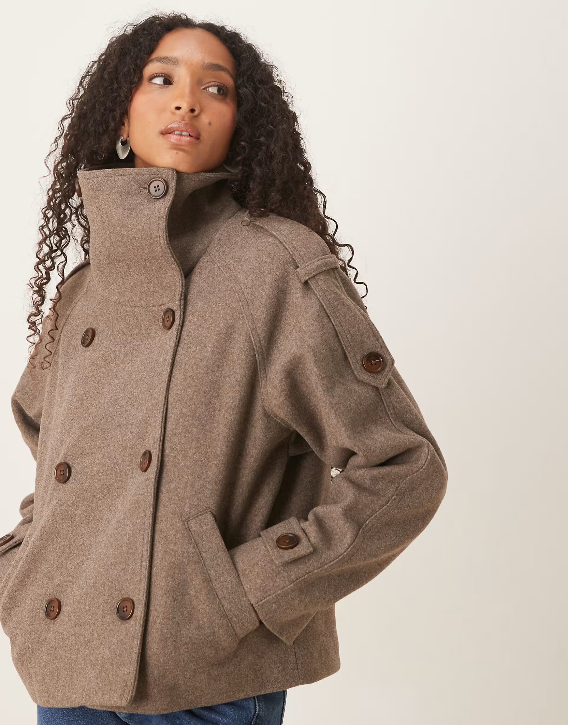 Manteau femme en laine court – style chic automne hiver