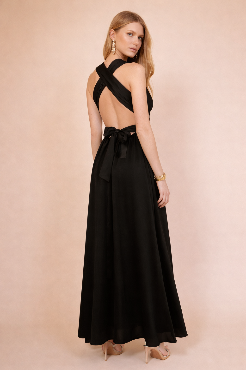 Robe longue satinée noire