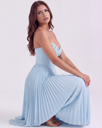 Robe Siena bleue – jupe maxi plissée fluide lifestyle