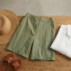 Short bermuda lin taille haute vert sauge – flat lay été Valenne