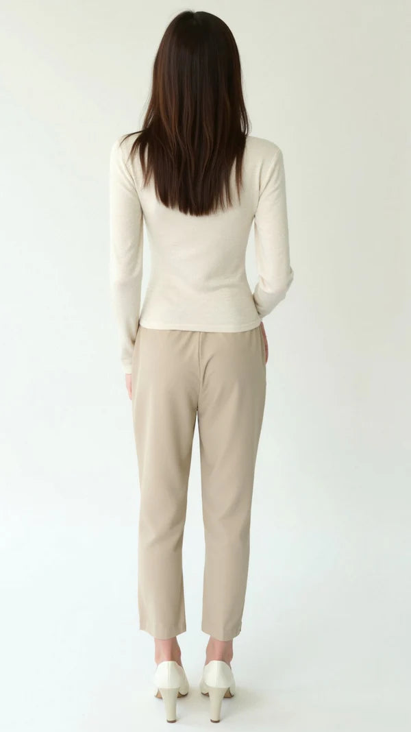 Barbara – Top Chic en Maille avec Découpe Élégante