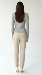 Barbara – Top Chic en Maille avec Découpe Élégante